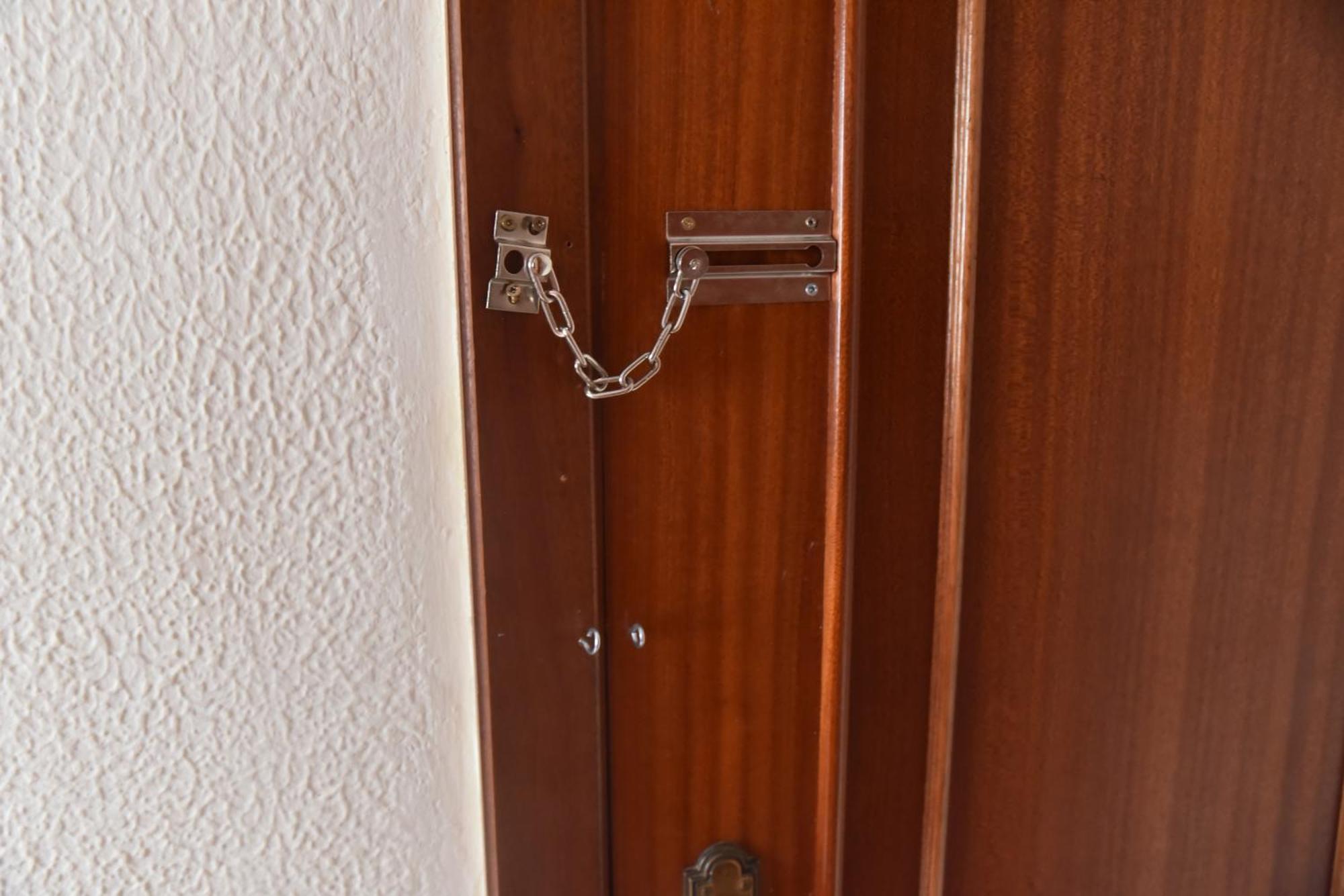 Grosses Modernes Zimmer "Silber" Fuer 2 Personen Und Katzenliebhaber Valensiya Dış mekan fotoğraf