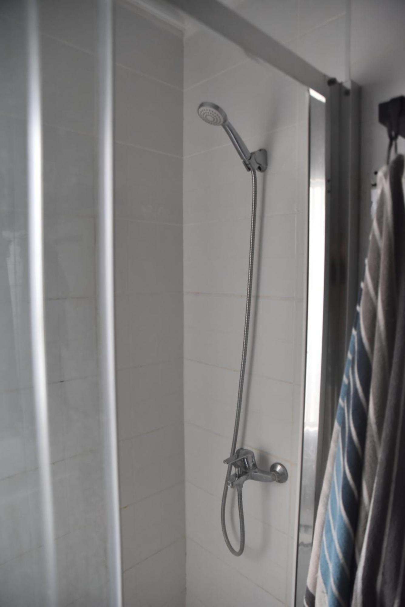Grosses Modernes Zimmer "Silber" Fuer 2 Personen Und Katzenliebhaber Valensiya Dış mekan fotoğraf