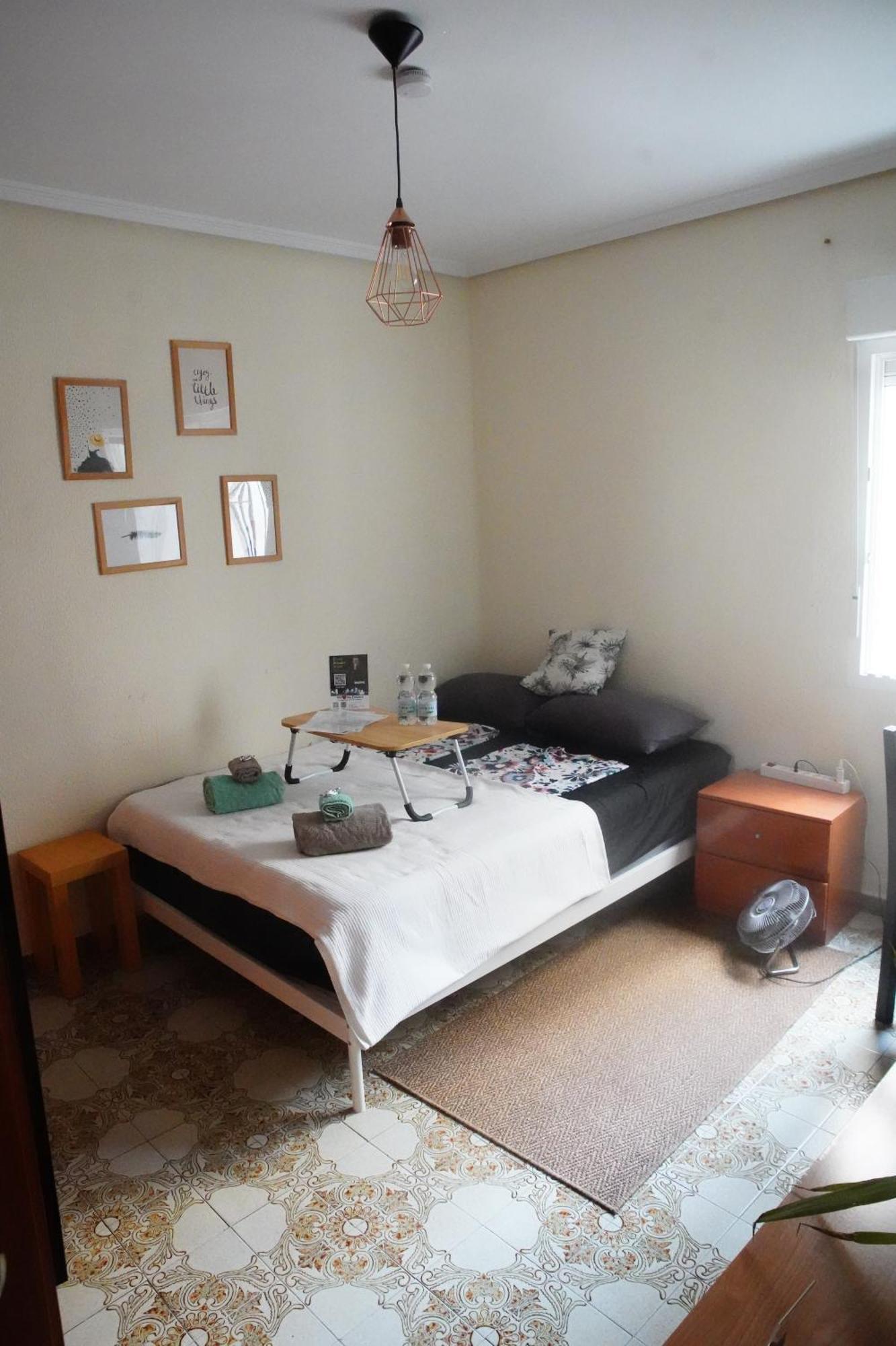 Grosses Modernes Zimmer "Silber" Fuer 2 Personen Und Katzenliebhaber Valensiya Dış mekan fotoğraf