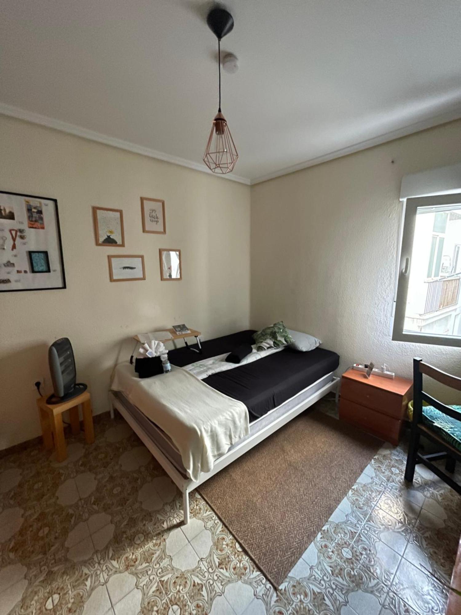 Grosses Modernes Zimmer "Silber" Fuer 2 Personen Und Katzenliebhaber Valensiya Dış mekan fotoğraf